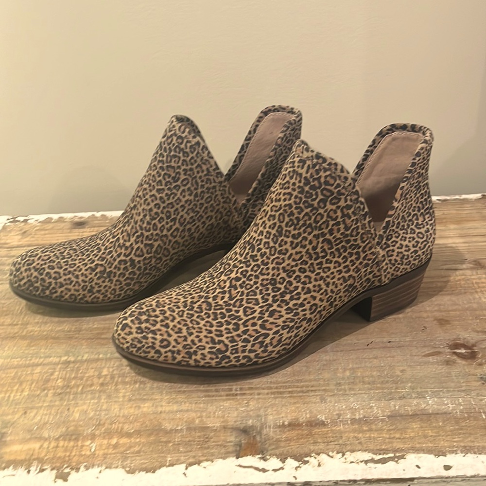 Lucky booties size 9.5 New condition except for bottom w/ some noticeable wear.
